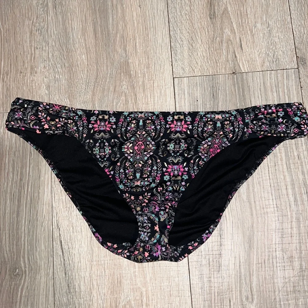 Victoria’s Secret BoHo print, bikini bottoms‎